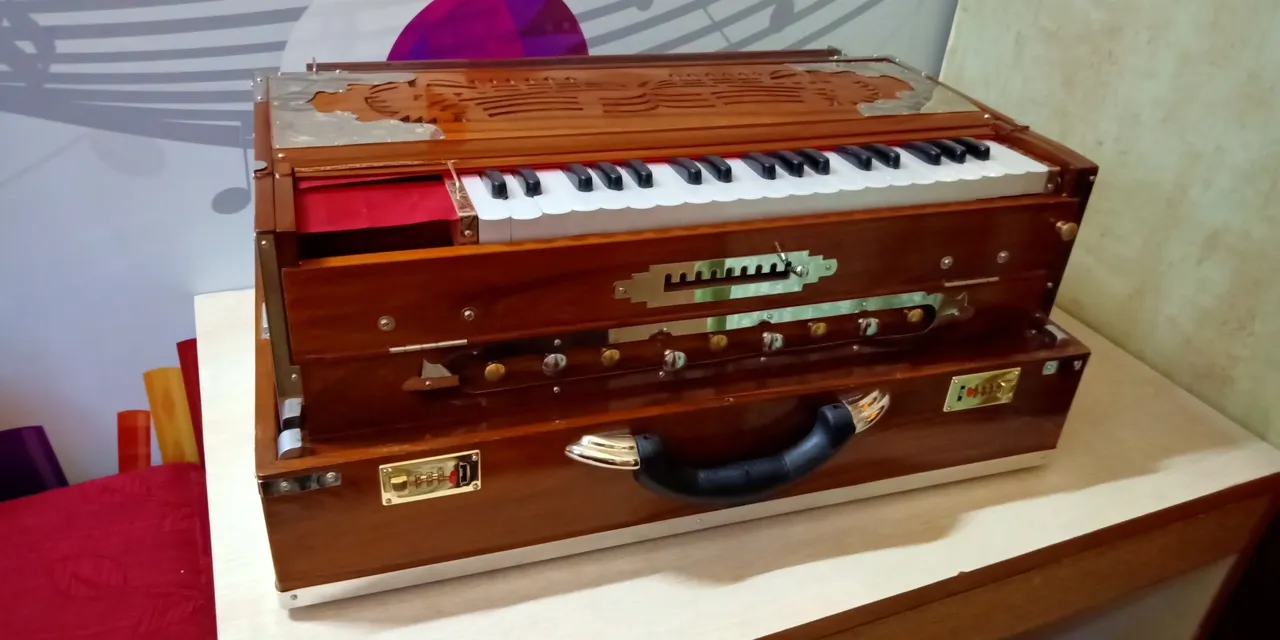Scale Changer Harmonium
